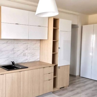 Аренда уютной квартиры-студии с отдельной комнатой и балконом, район Кьяжна, Бухарест, Румыния